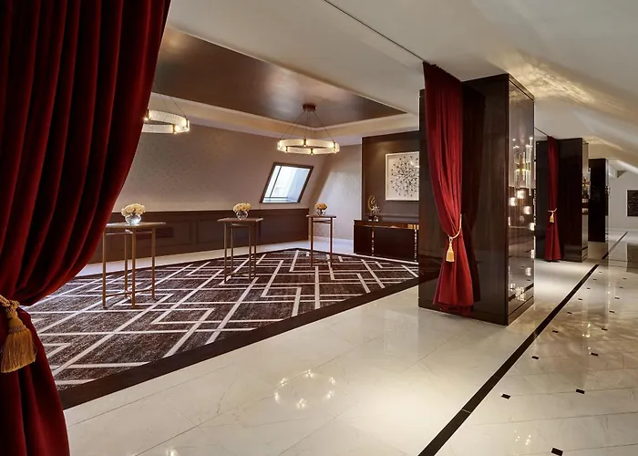 The Lasalle Chicago, Autograph Collection 4*